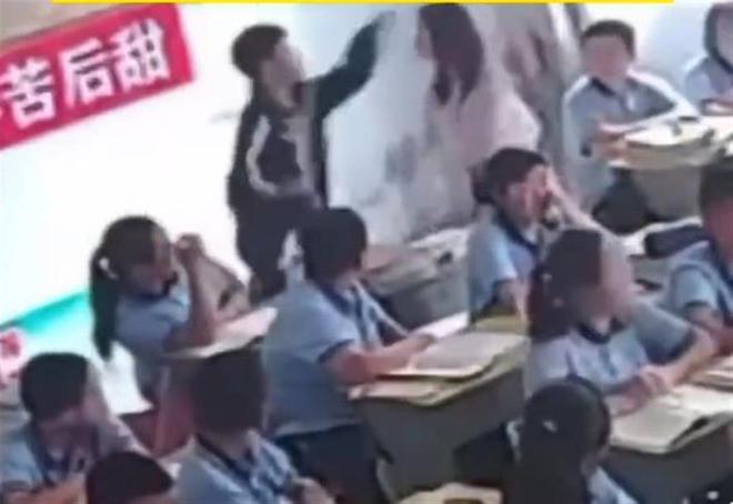 男生被老师掌掴后还手