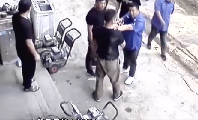 保安穿城管制服执法引争议