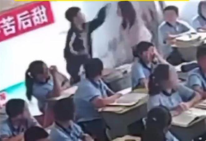 男生被老师掌掴还手