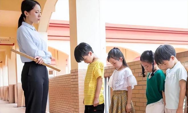 男生被老师掌掴还手