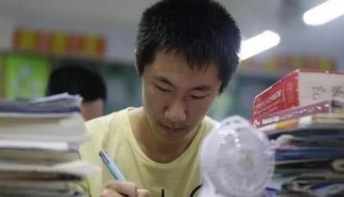 老师晒班级学霸的草稿纸