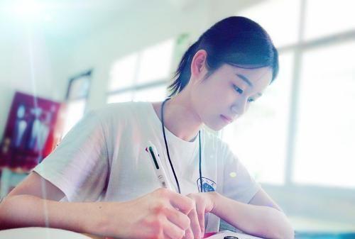 老师晒班级学霸的草稿纸