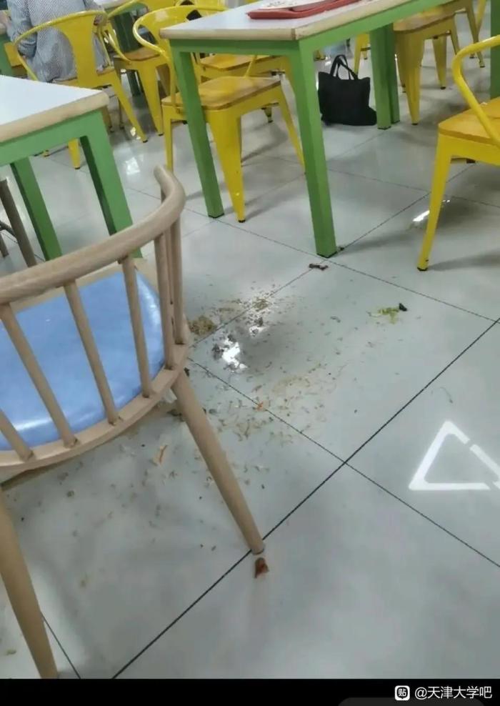 疑似天津大学女生扣饭事件监控流出