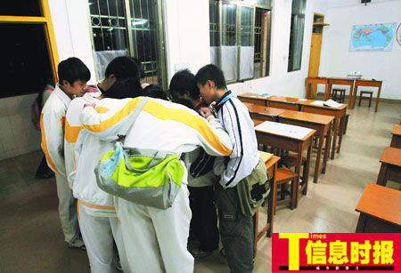 辍学男生砍死同学续：凶手杀人前曾留纸条暗示