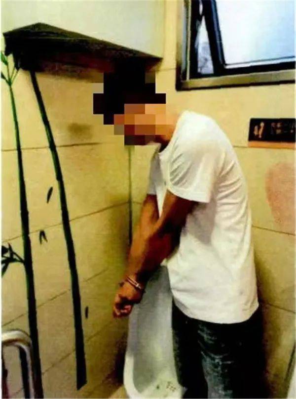男子来沪花230万元买黄金，转头就放在公厕！反常行为背后竟是

