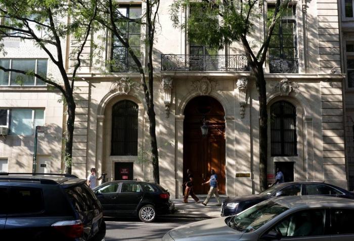 美国富豪性侵女童被轻判今被指控最高可判45年