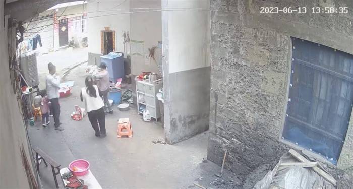 官方回应云南一村频繁爆响