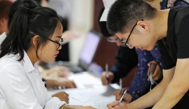 多地近千名学生临近毕业被企业解约，理由竟是同一个，官方有回应