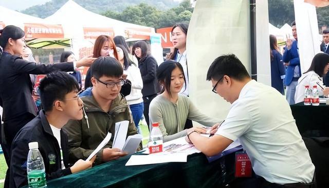 多地近千名学生临近毕业被企业解约，理由竟是同一个，官方有回应