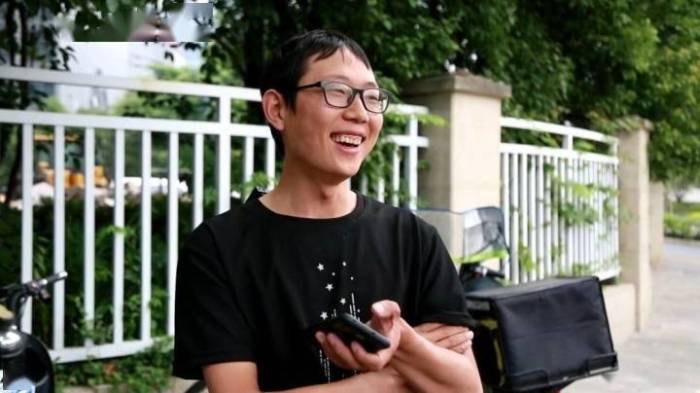 杭州小哥跳桥救人全网点赞平台奖励5万元现金，申请免费上大学！

