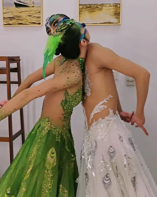 杨丽萍孔雀舞再惹争议