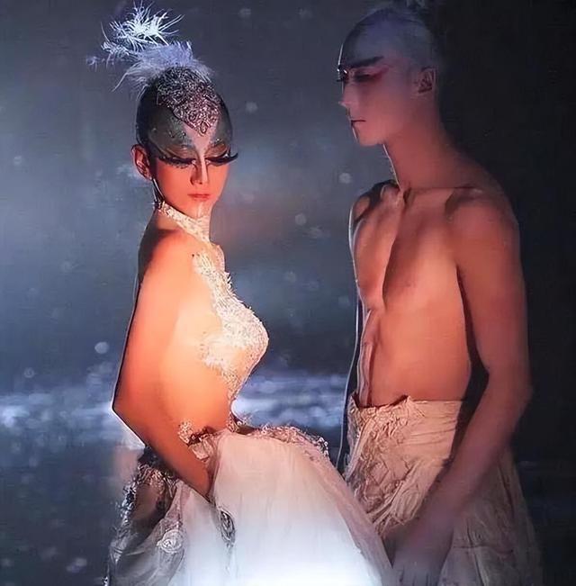 杨丽萍孔雀舞再惹争议