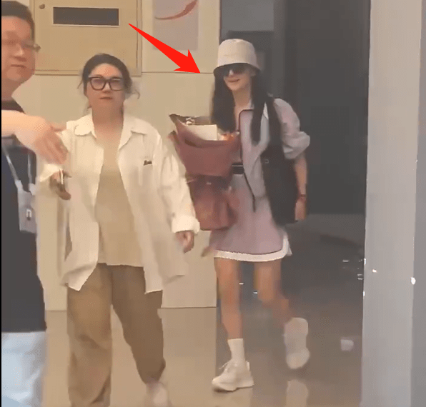 人走茶凉！谢娜录《星期六》，去主持人化妆间遭驱赶，再去成嘉宾