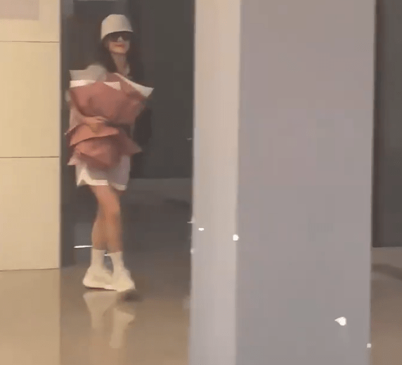 人走茶凉！谢娜录《星期六》，去主持人化妆间遭驱赶，再去成嘉宾