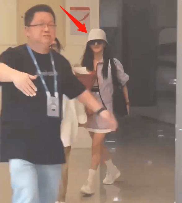 人走茶凉！谢娜录《星期六》，去主持人化妆间遭驱赶，再去成嘉宾