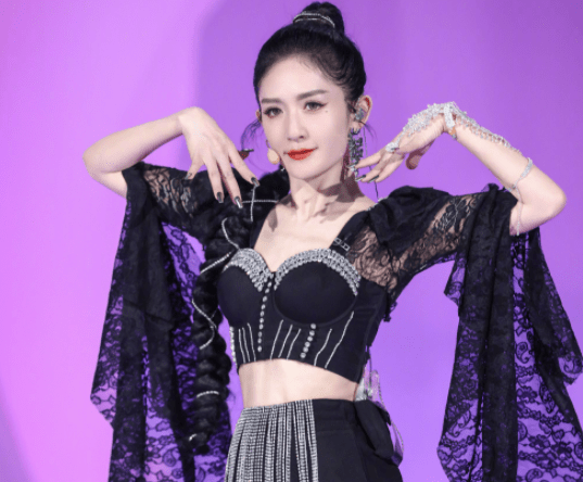 人走茶凉！谢娜录《星期六》，去主持人化妆间遭驱赶，再去成嘉宾