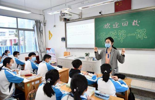 家长质疑收费被班主任踢出群