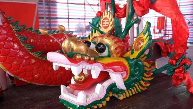 广东人为了看扒龙舟有多拼