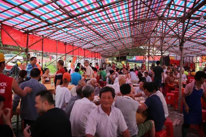 广东人为了看扒龙舟有多拼