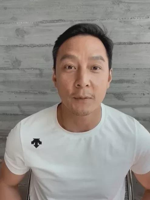 48岁阿祖近照曝光被指发福变秃，变“苏大强”，网友心碎盼回归？