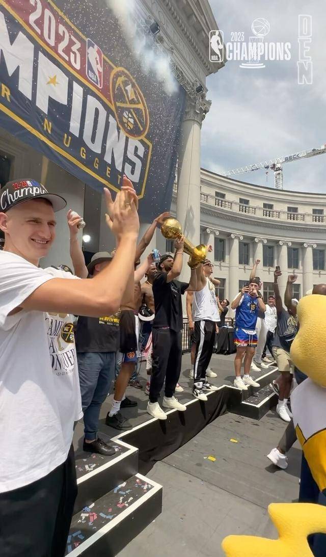 NBA总冠军游行活动意外频出
