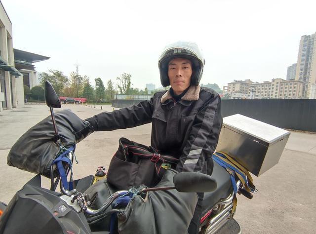 救人小哥获赠10万元及一套房