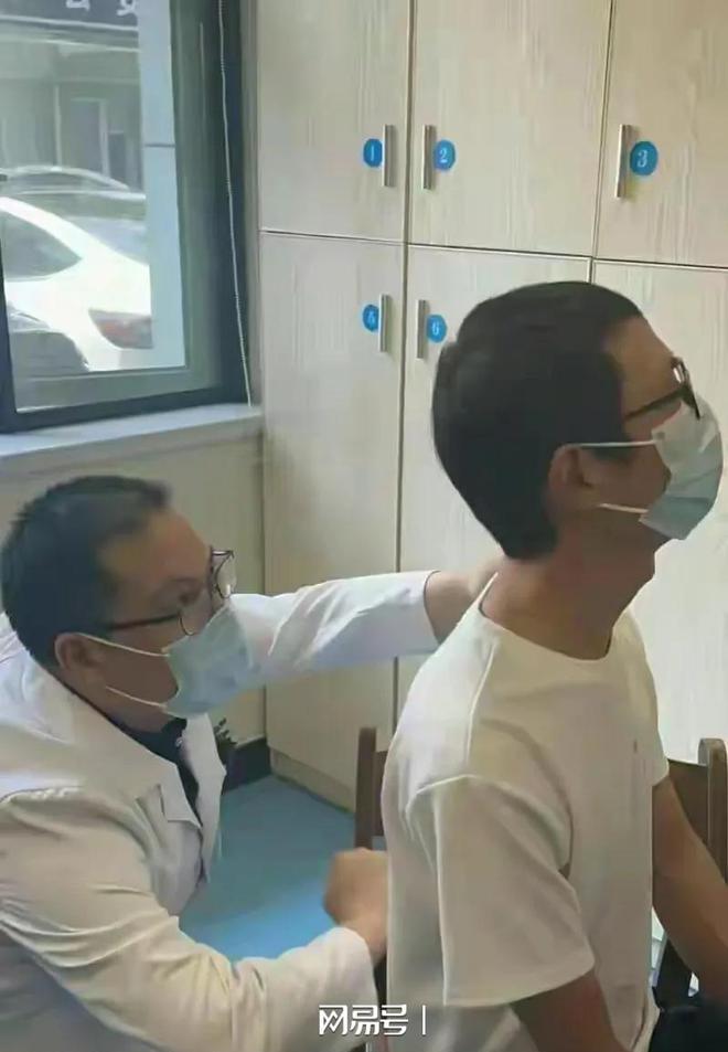 专访跳水救人外卖小哥