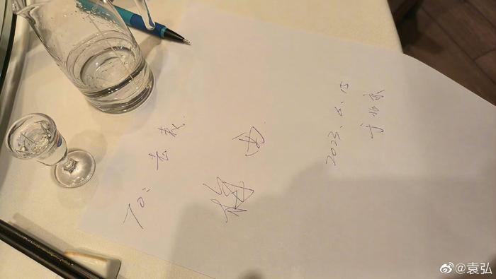 杜江问梅西嗯哼的签名照是真迹吗