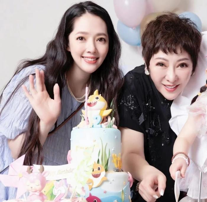 郭碧婷好像油画里走出来的人