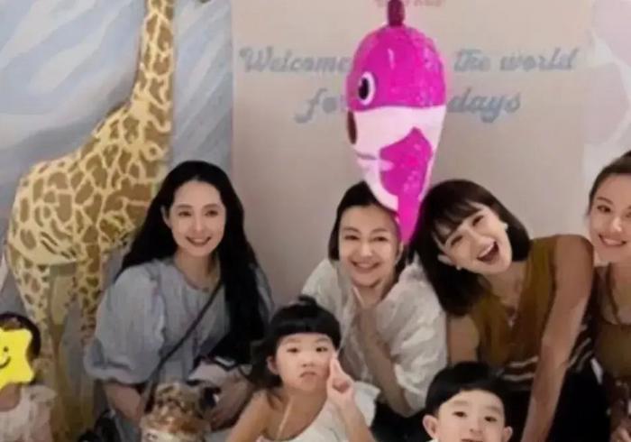 郭碧婷好像油画里走出来的人