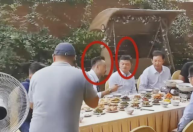 马云：现身宴会，身材发福变化大，开怀大笑心情好