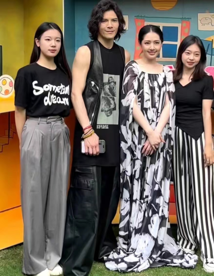 郭碧婷穿衣风格向太化