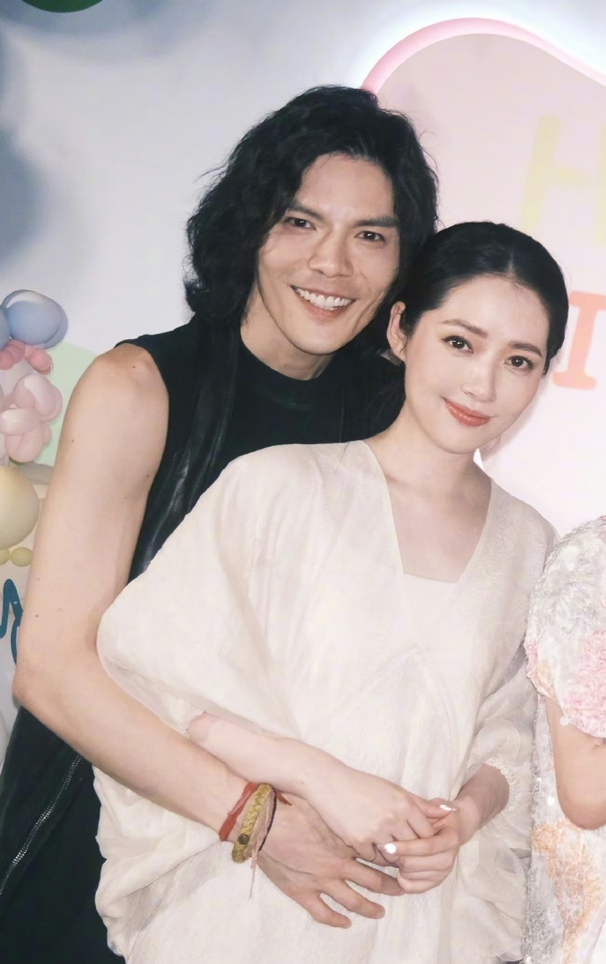 郭碧婷穿衣风格向太化
