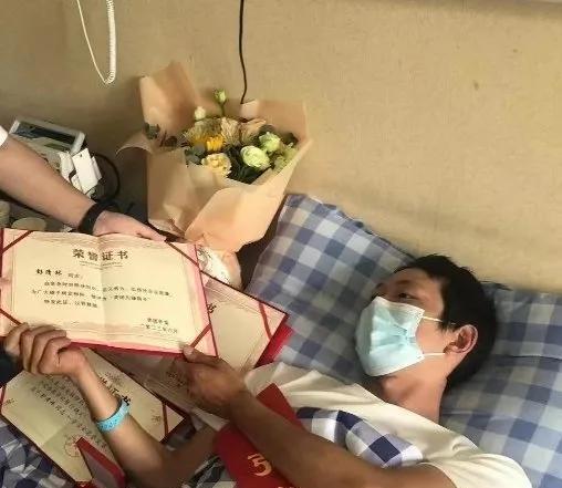 跳江救人小哥希望不要再给他捐钱