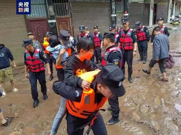 赶上了！云南135名中考生身份证被洪水冲走，民警开启“极限冲刺”！