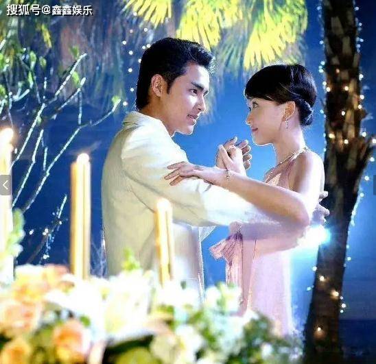 陈乔恩在上班途中偶遇“青蛙”求婚！让人一秒梦回《王子变青蛙》

