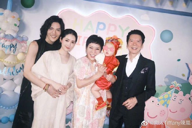 婆家典范！向华强当众宣布百年之后，将所有珠宝留给郭碧婷和孙儿
