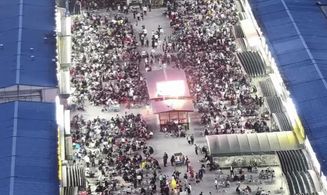 淄博烧烤：走红带来游客也带来压力 当地希望降降温