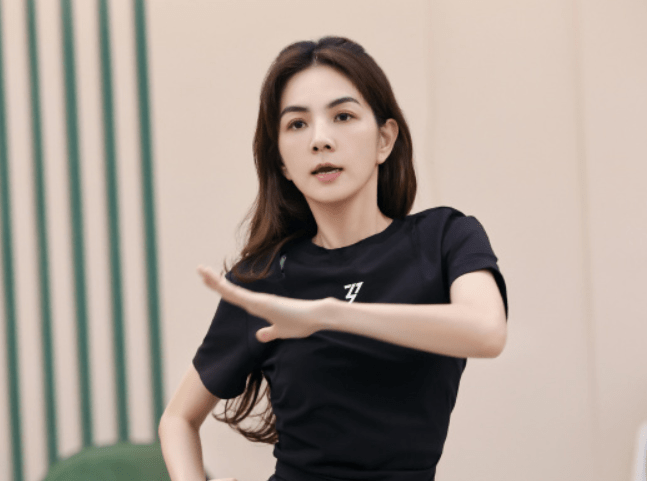 谢娜挑战《她她她》，朱珠说的话充满语言艺术，陈嘉桦却一针见血