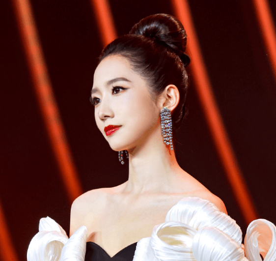 孟美岐演唱会门票两天还没卖完！艺人光环受挫？

