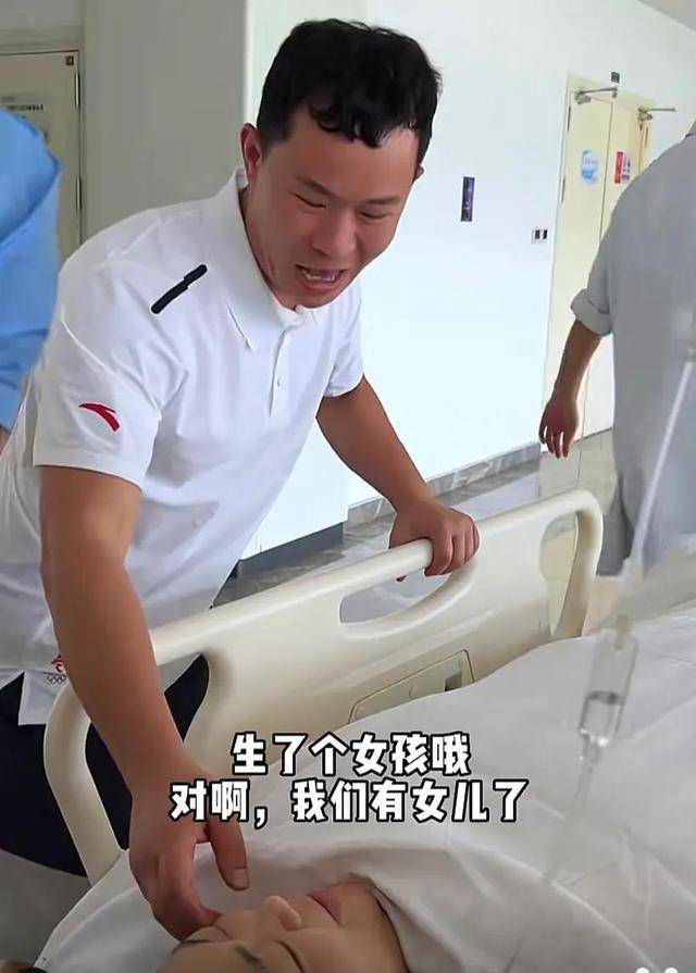 乡村小乔抱到女儿了