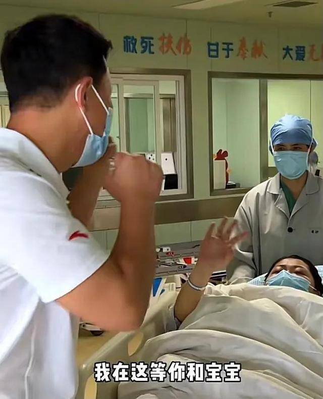 乡村小乔抱到女儿了