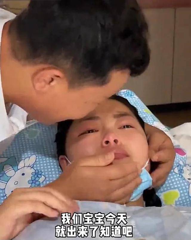 乡村小乔抱到女儿了