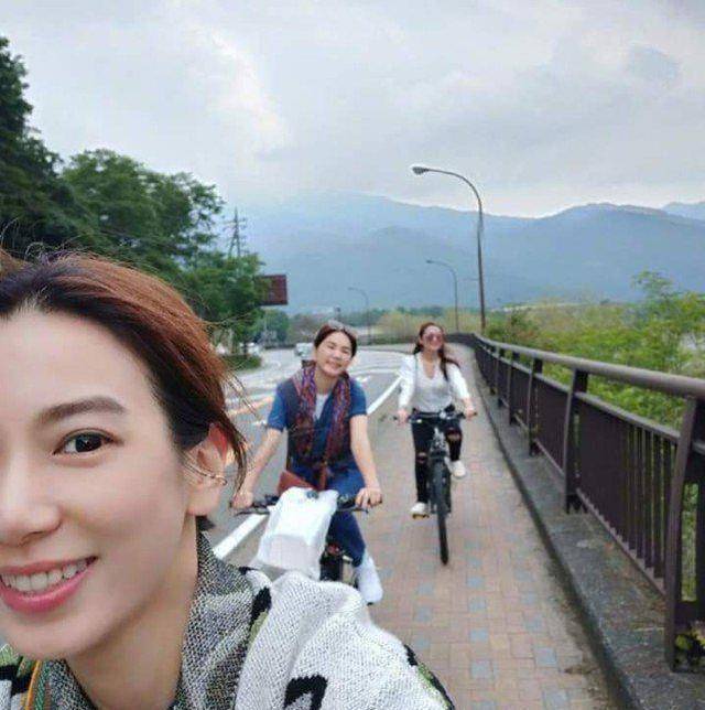 SHE合体为Ella庆生