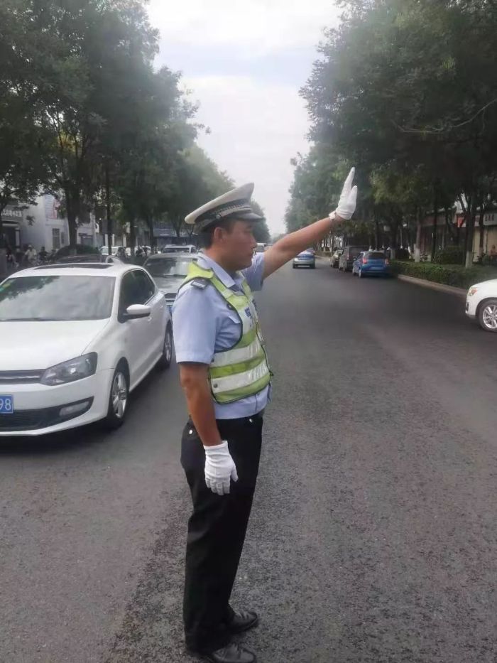 今天开始，开封交警多了一项使命……

