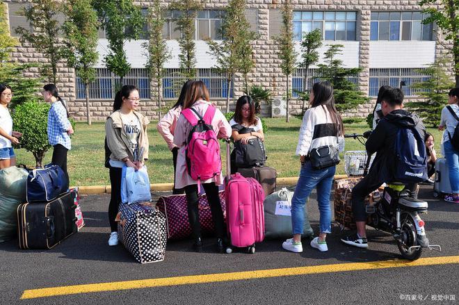 大四男生实习月入1万4，妈妈仰天大笑