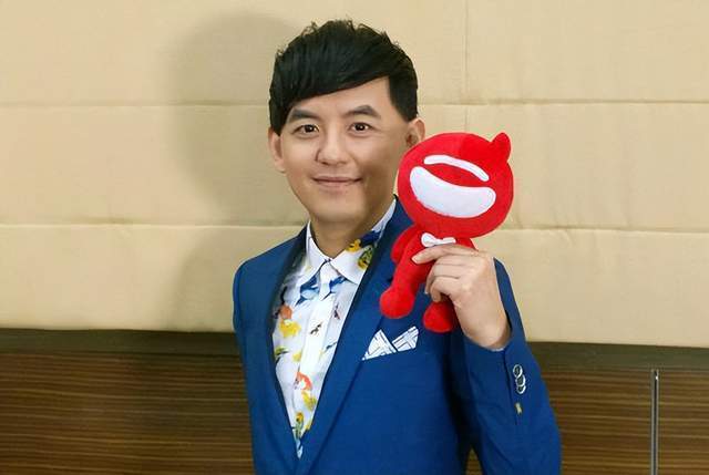黄子佼承认性骚扰并道歉，还公开指控大小S吸毒嗑药