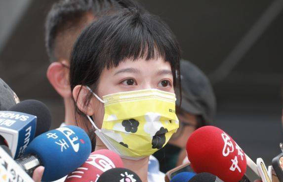 黄子佼妻子挥泪回应性骚扰风波：会一起弥补犯过的错误

