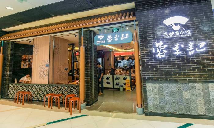 令人作呕！深圳一连锁餐厅麻辣香锅现活蛆，发现时还在蠕动……

