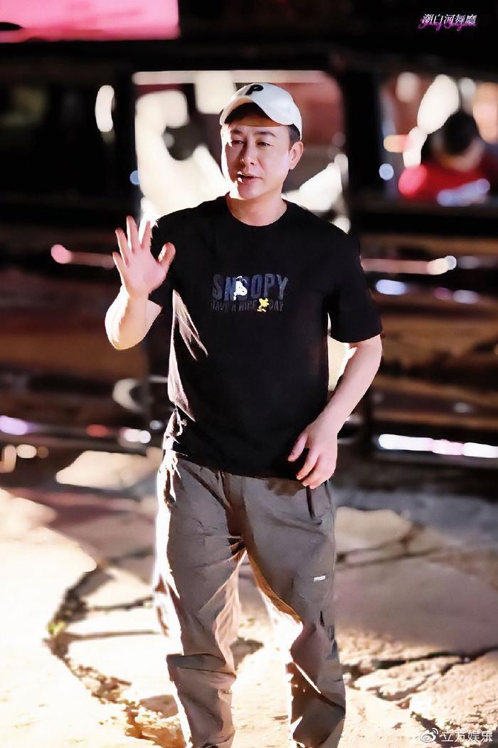 张颂文《看不见影子的少年》杀青向粉丝鞠了三次躬